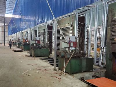 建筑模板壓板車間